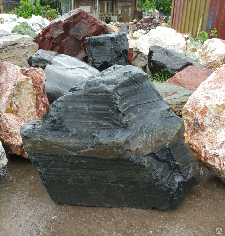 Какой камень добывают в карелии кроме шунгита. Шунгит минерал. Карельский шунгит. Камень из Карелии шунгит. Минералы в Карелии шунгит.