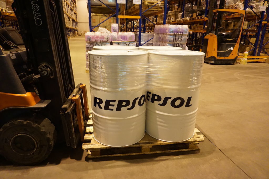 Турбинное масло 32. Repsol 5w30 в бочках. Масло Repsol 15w40. Repsol бочка моторное масло. Repsol 5w30 200л.
