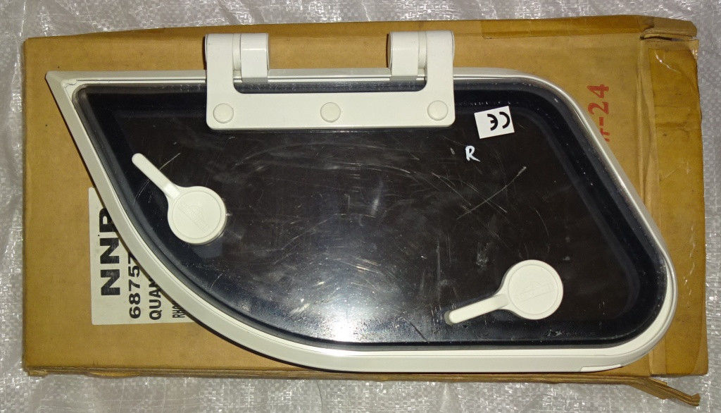 Иллюминатор ромб. алюм., 190x440 мм, правый белый 10