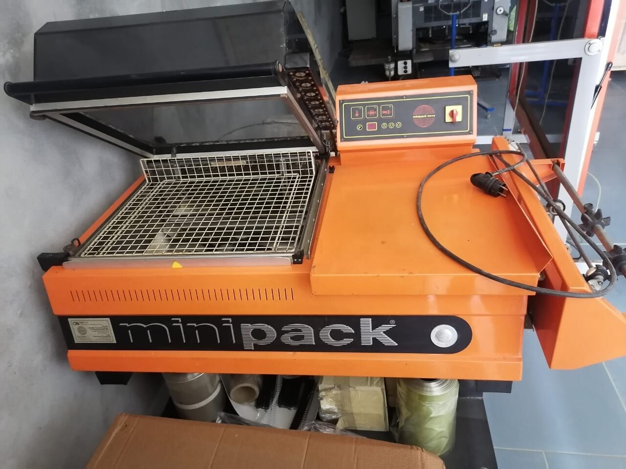 Машина термоусадочная Minipack FM 76