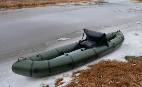 "ЭКШН DRY-335" - одноместный надувной сверхлегкий каяк из ТПУ с надувным дном с самоотливом для бурной воды