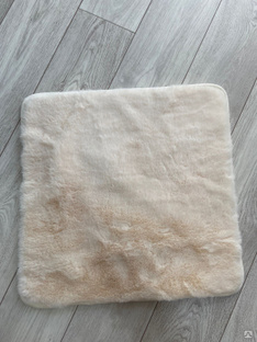 Меховая подушка для сидения с антискользящим покрытием 45x45 см, цвет белый 