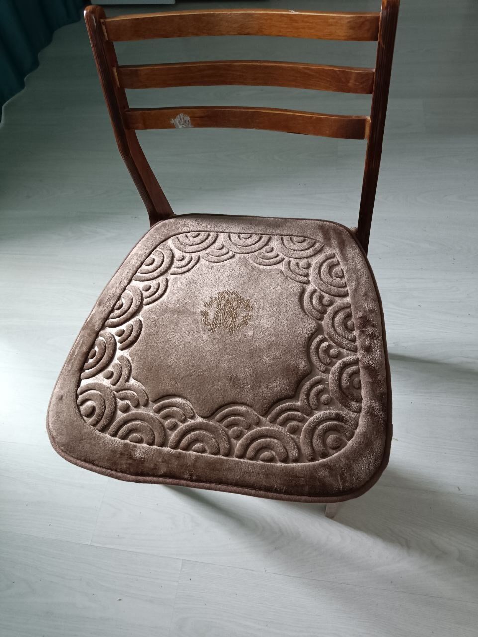 Сидушка на стул плюшевая Roberto Cavalli антискользящая цвет коричневый