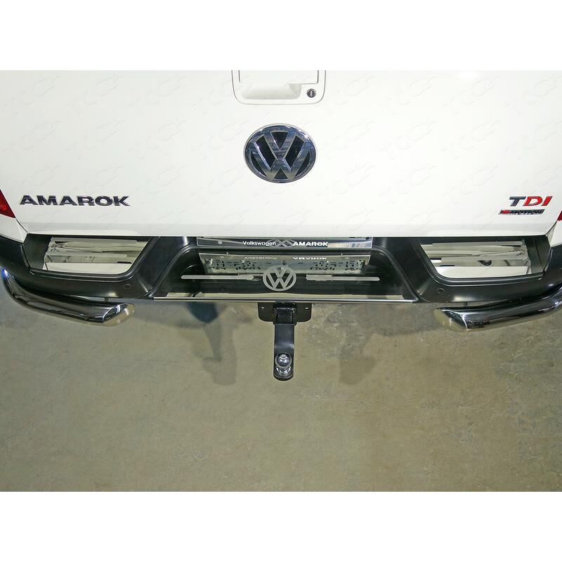 Накладки на задний бампер (лист зеркальный логотип Volkswagen) VOLKSWAGEN Amarok 2016
