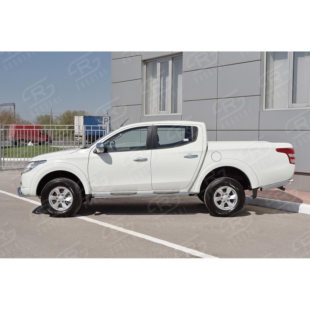 Пороги труба d76 с накладкой (вариант 3) Mitsubishi L200 2015-н.в.