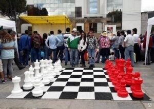 Комплект шахматных фигур бело-красных (артикул GC-25) 