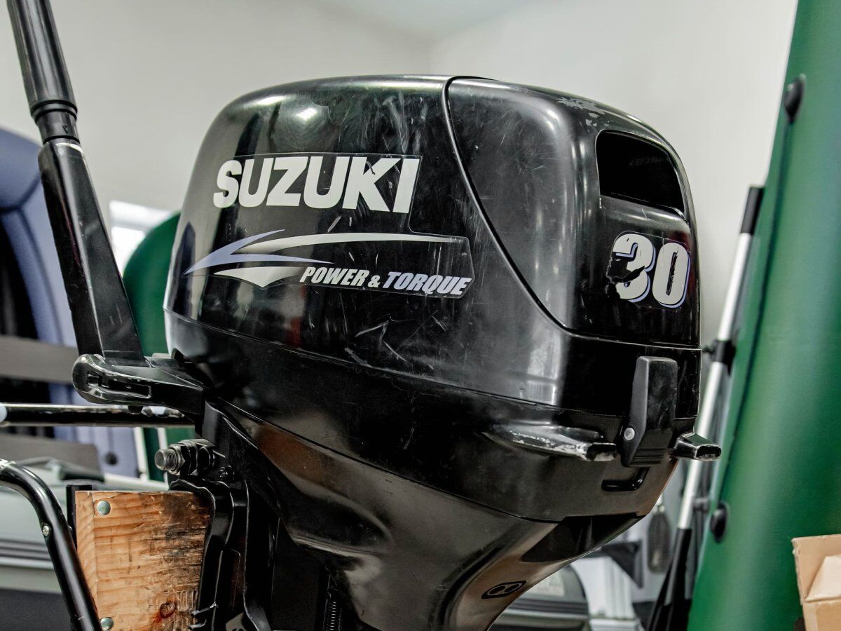 Лодочный мотор 2х-тактный SUZUKI DT30S б/у Suzuki