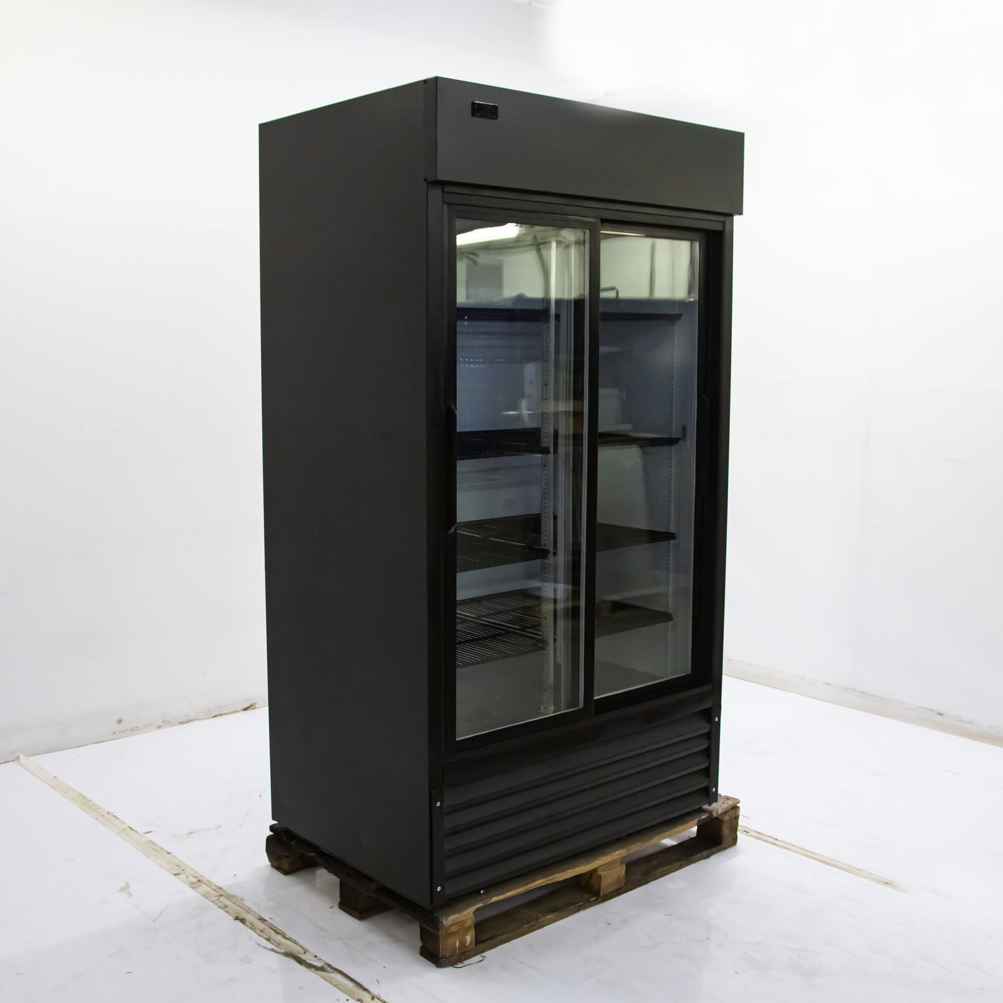 Шкаф холодильный True GDM-37